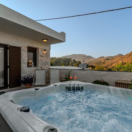 AngouselianáCasa Kastella, Private Jacuzzi & Bbq Facilities!别墅 外观 照片